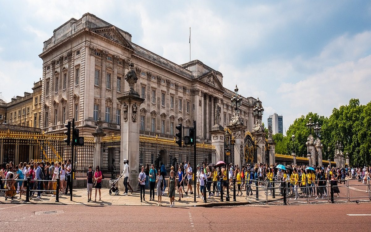 Buckingham Palace: come raggiungere la residenza reale in metro