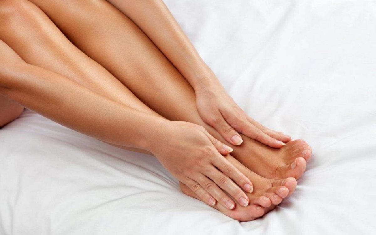 Formicolio alle gambe da sdraiato: tutte le cause e i rimedi