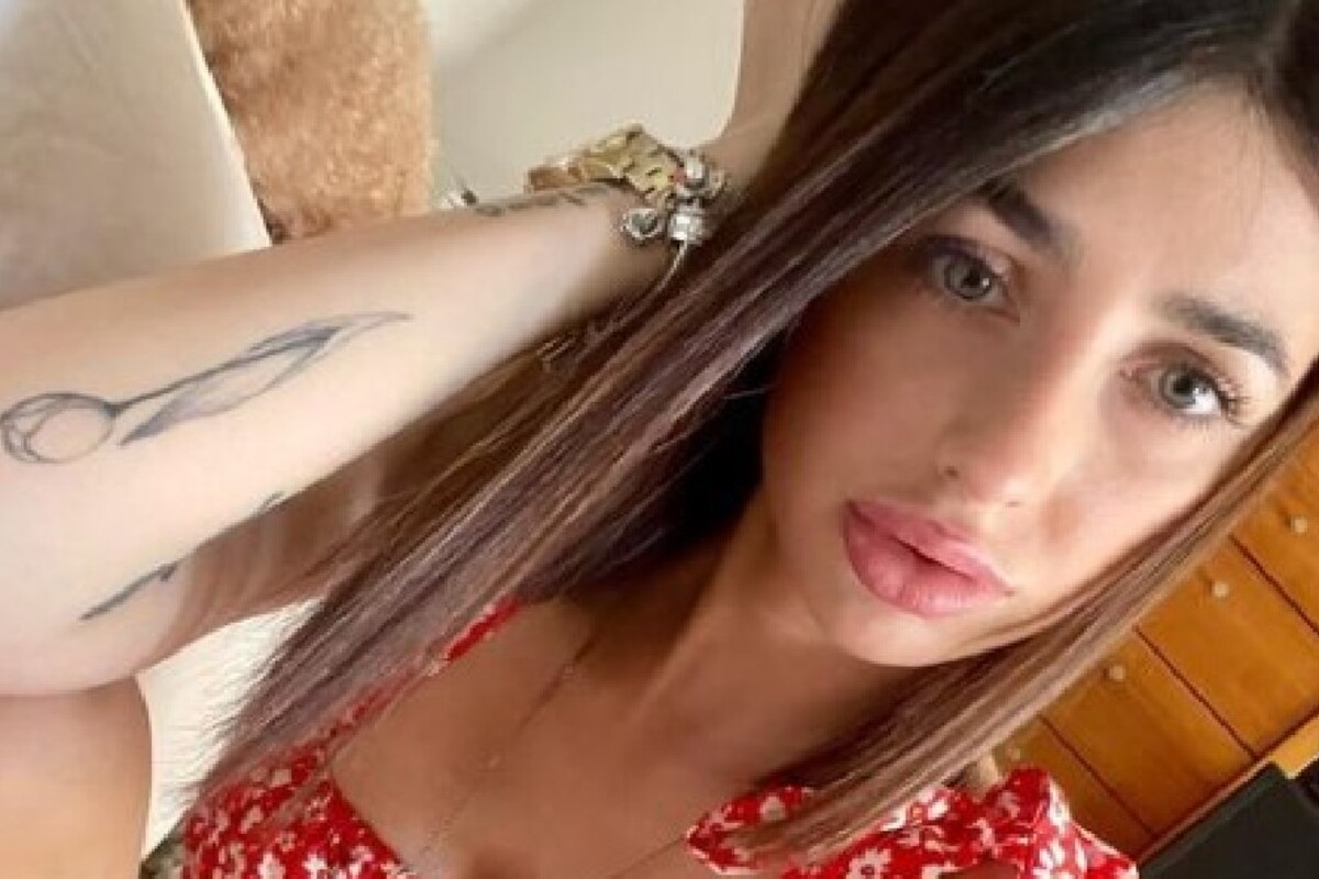 OnlyFans, Michelle Comi costretta a cancellare un video bollente: "Era minorenne"