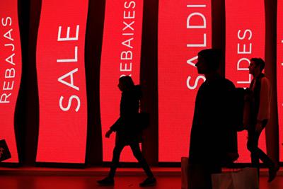 La psicologa, 'saldi fattore rischio per 5% italiani malati di shopping compulsivo'