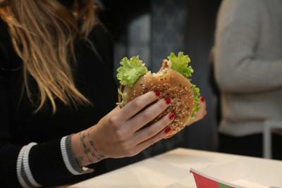 Alimentazione: 'cibo spazzatura' facilita allergie nei bambini, studio in Campania
