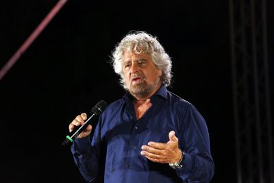 Sanità: Grillo dopo ricovero, 'curato benissimo ma si fanno troppi esami inutili'