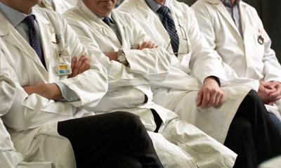 Firmato contratto medici, in vigore da domani