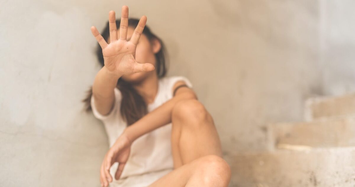 Mantova, 27enne abusa di una 14enne al primo incontro: arrestato