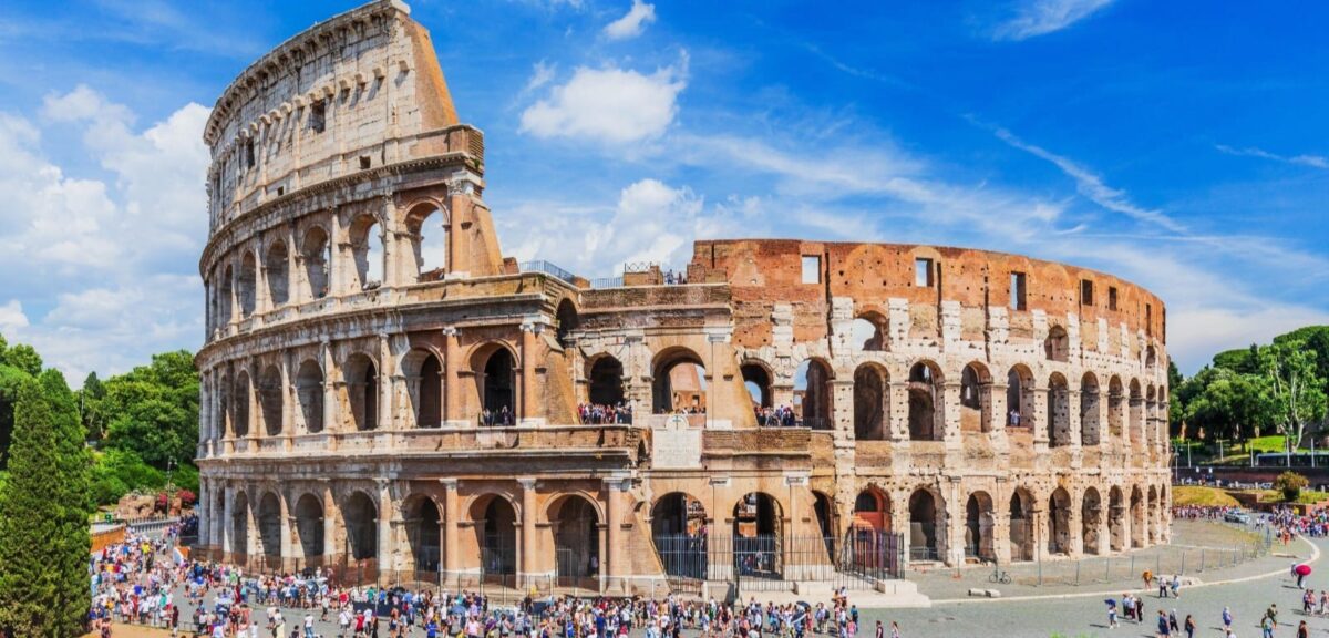 Roma, Paola Cortellesi riceve la Lupa Capitolina dal sindaco Gualtieri