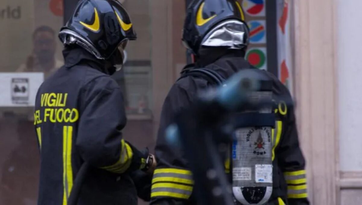 Accende la stufa a legna e viene investita da una fiammata: morta 87enne