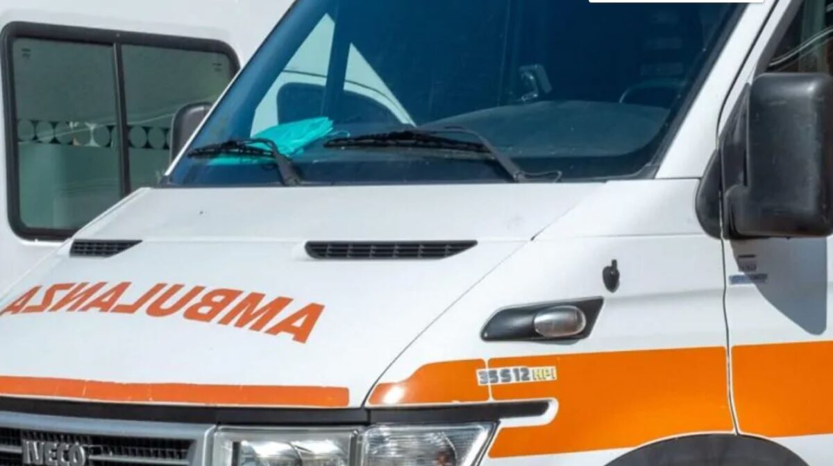 Crolla palazzina di due piani vicino Roma: tre persone estratte vive dalle macerie