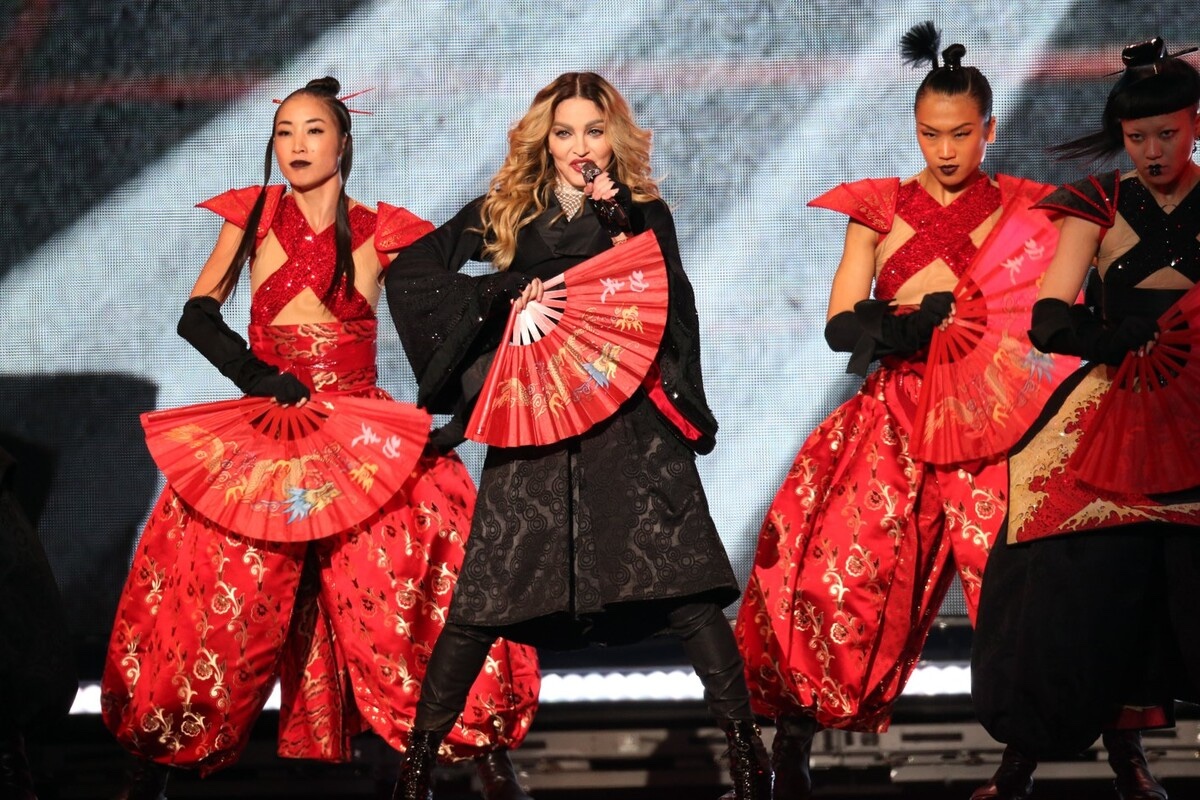 Madonna, due fan le fanno causa: le accuse contro la pop star