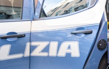 Portiere morto nella hall dell’albergo
