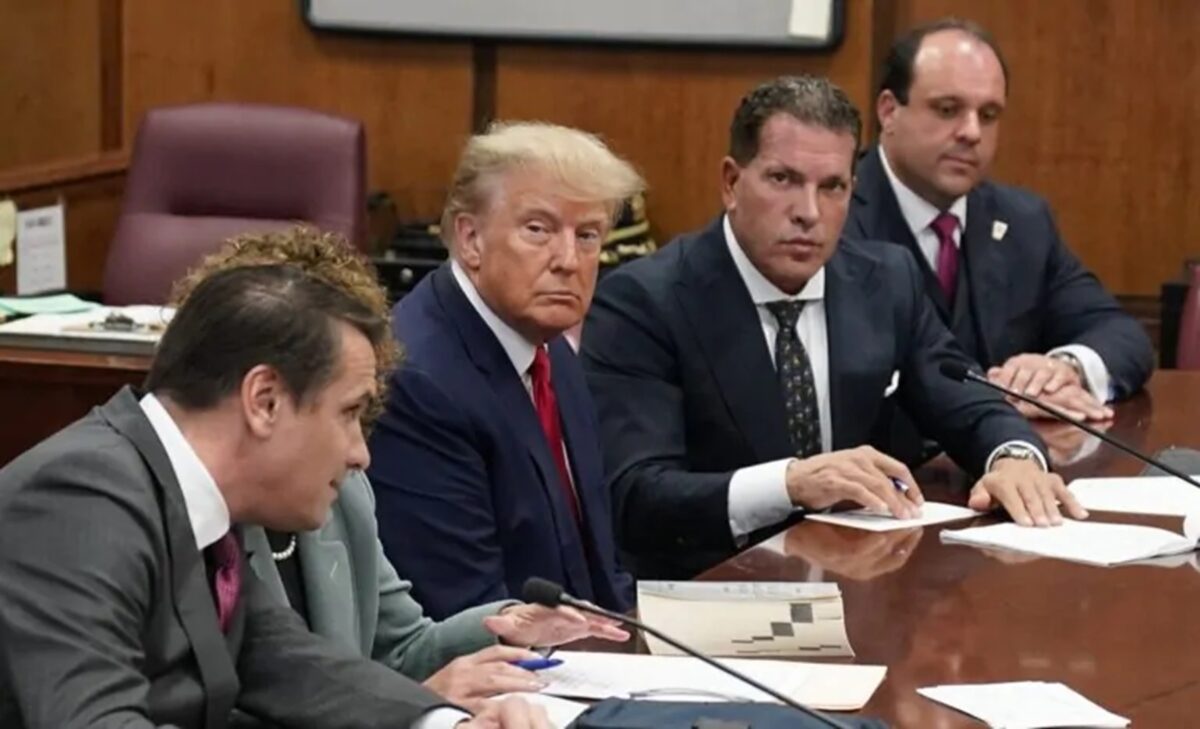 Elezioni Usa 2024, DeSantis si ritira dalla corsa alla Casa Bianca