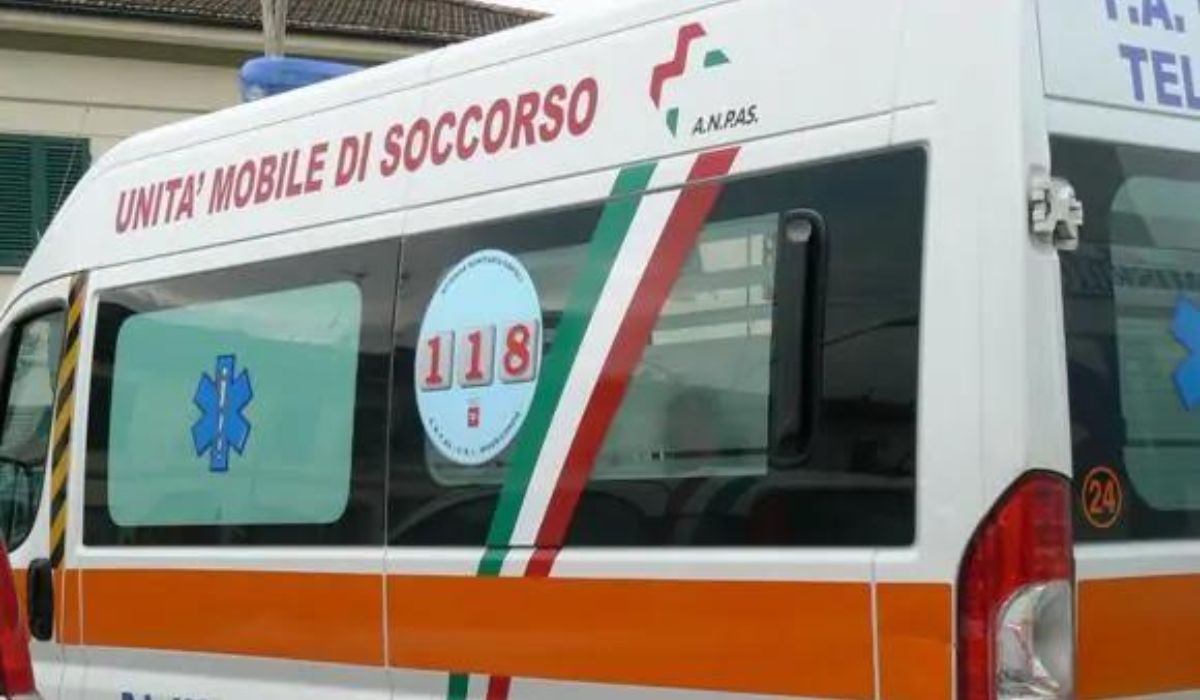 Giugliano (Napoli), morta folgorata bimba di 7 anni: parenti danneggiano auto della polizia
