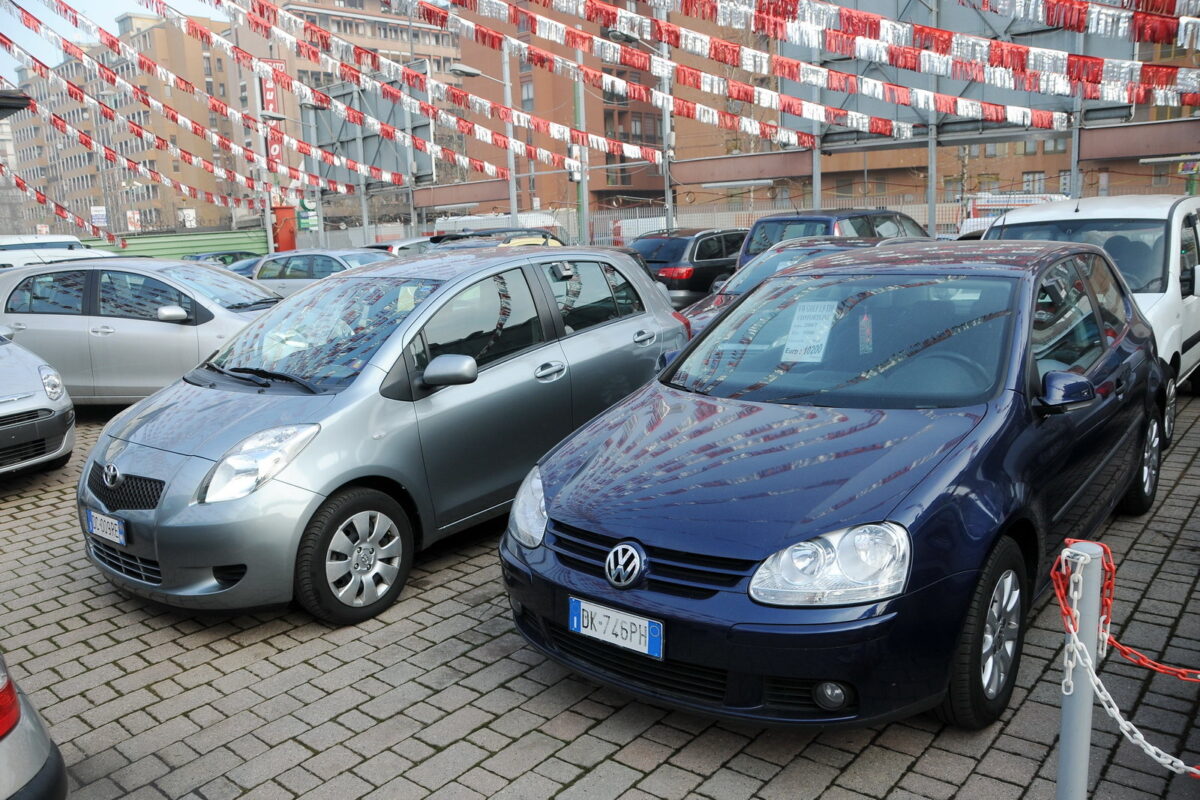 Come scegliere la sua prima auto usata: Una guida essenziale per gli urbani italiani
