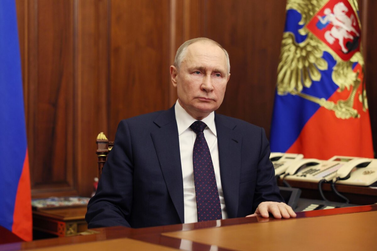 I genitori di Irene Cecchini, la studentessa che ha parlato con Putin: «Nostra figlia non è una spia»