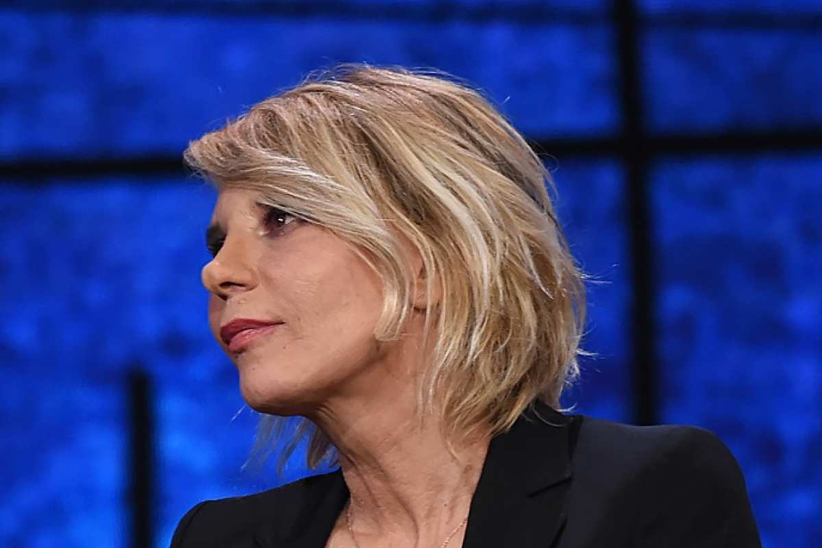 C'è posta per te: i dettagli del vestito di Maria De Filippi