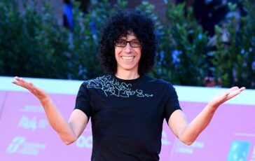 Il cantante ha ringraziato il maestro per la lezione che ha dato a tutti