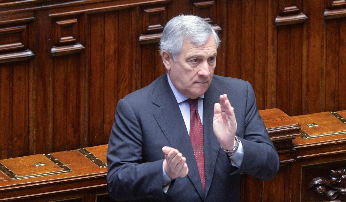 Manganellate contro studenti a Pisa, Fdi: “La sinistra spalleggia i violenti”. Tajani: Le forze dell’ordine non si toccano”