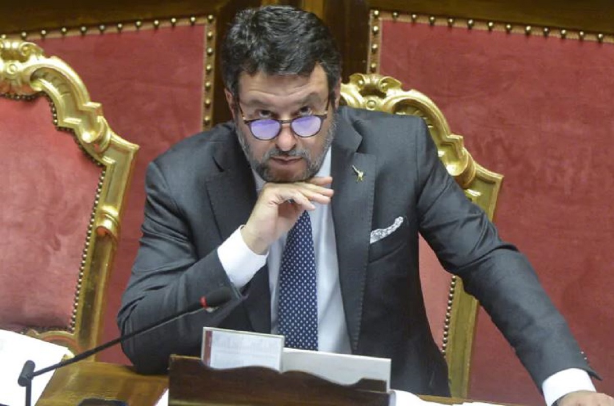 Scontri a Pisa, Salvini: "Giù le mani dalle nostre forze dell'ordine"
