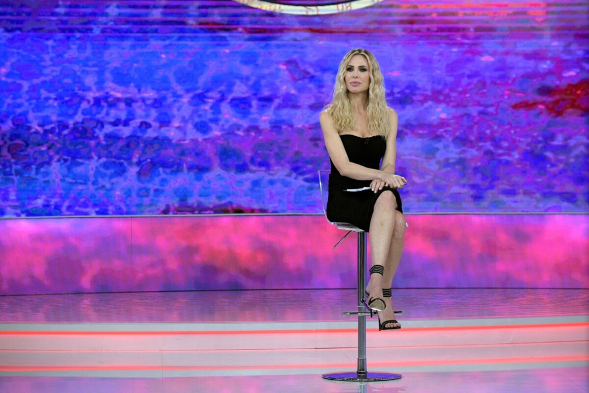 Ilona Staller, bugie agli autori dell'Isola dei Famosi: "Cosa poteva combinare in astinenza?"