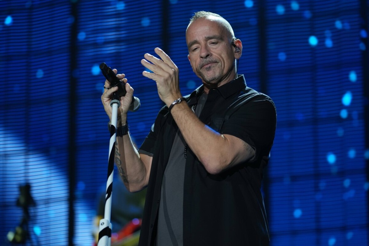 Eros Ramazzotti, morto il padre Rodolfo: il commovente addio di Aurora