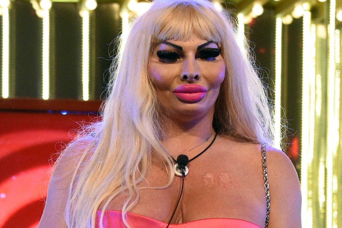 Elenoire Ferruzzi su Angelina Mango: "Brutta lei, la canzone, tutto"