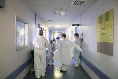 Storie di medici aggrediti, minacciati e presi a calci: "Manca sicurezza, abbiamo paura"