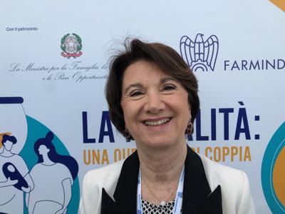 Roccella: "In Italia più facile abortire che partorire"