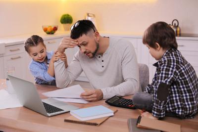 Italiani padri pi&ugrave; vecchi d'Europa, primo figlio a 36 anni e oltre
