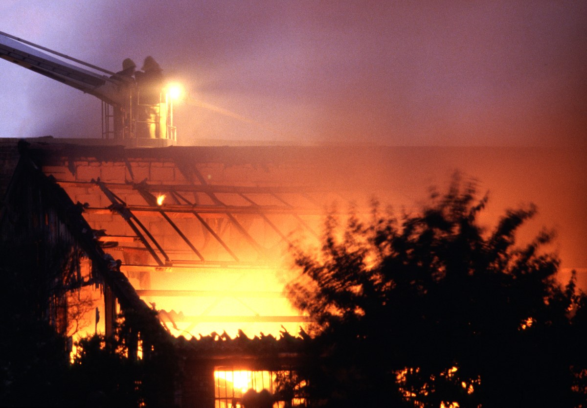 Novara: incendia una cascina e viene travolto da una trave