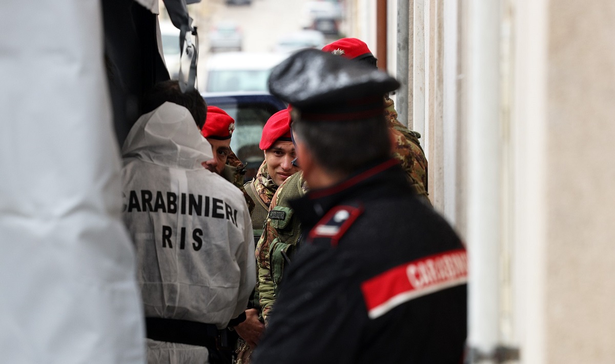 Blitz a Scampia, Napoli: trovate diverse armi