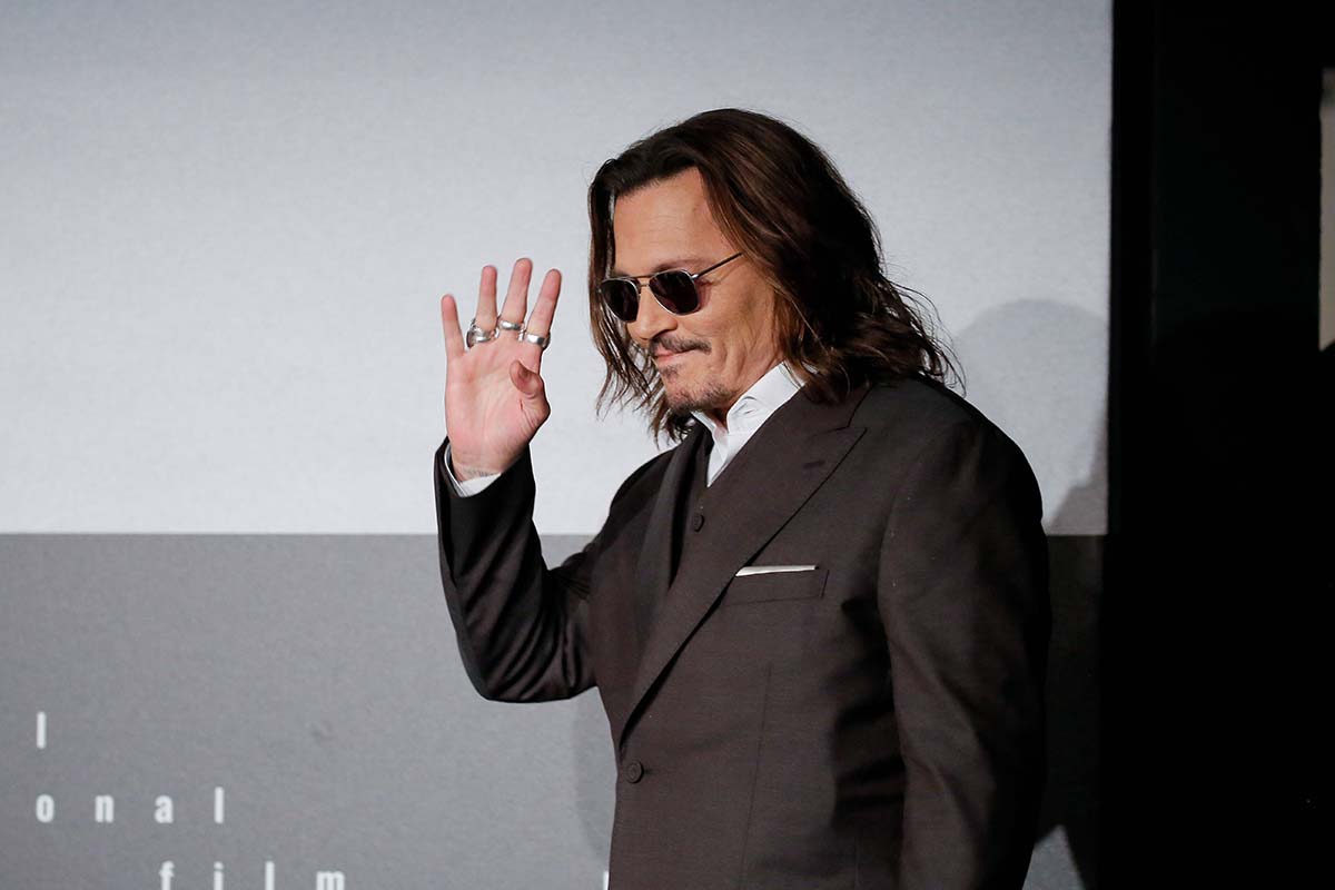 Johnny Depp: accusato di maltrattamenti dall'attrice Lola Glaudini