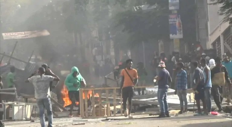 Haiti, il capo di una gang minaccia: "Via il presidente o sarà guerra civile"