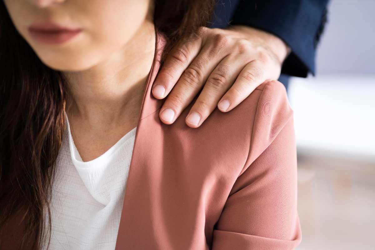 Molestie ad alunne a Frosinone: professore sospeso