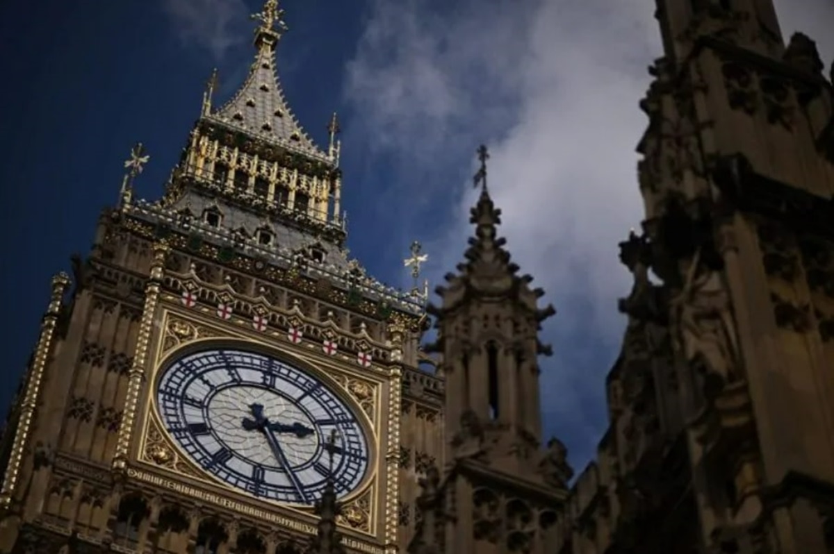Lord Balfour: il dipinto distrutto da un'attivista pro Palestina