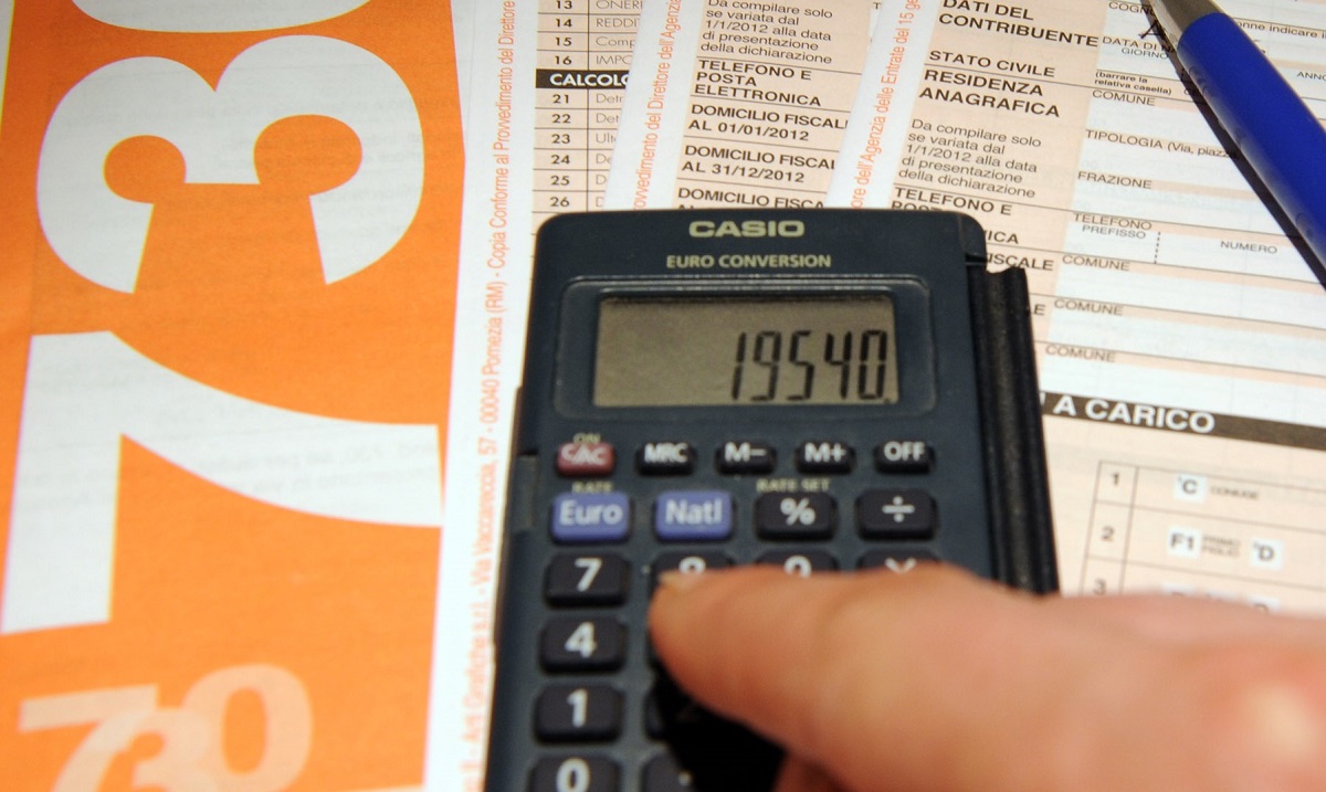 Dichiarazione dei redditi, addio modello 730: arriva il questionario