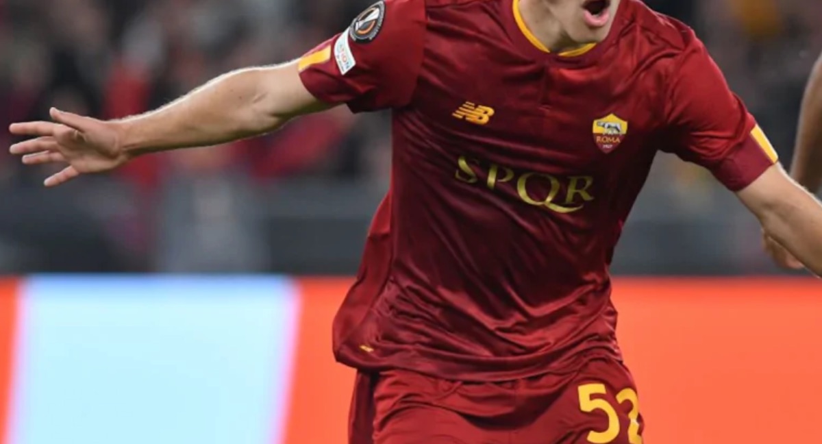 AS Roma, ragazza cacciata per video hard: "Nel filmato parla male del club"