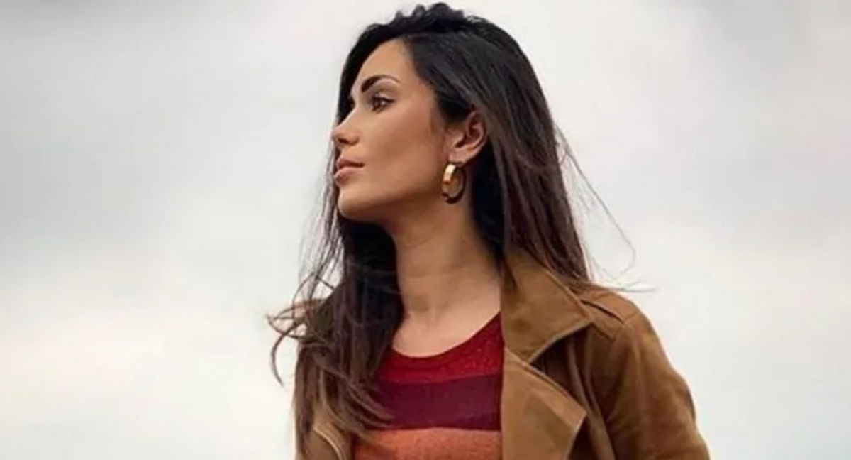 Federica Nargi incanta i social e dice con ironia: "Scusate le spalle"