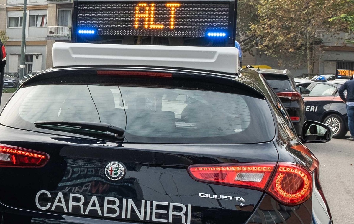 Incidente a Chieti: coppia di coniugi muore dopo essersi schiantata contro un albero