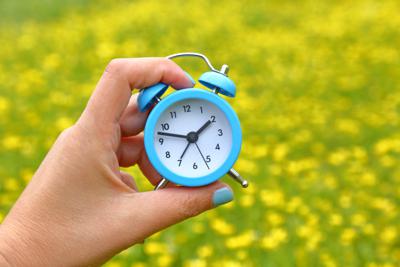 Ora legale, l'immunologo: "L'effetto jet-lag c'&egrave; ma si pu&ograve; ridurre in 10 mosse"
