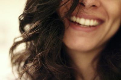 Denti pi&ugrave; bianchi? Ecco come fare