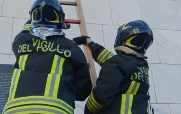 Crolla un solaio: morti