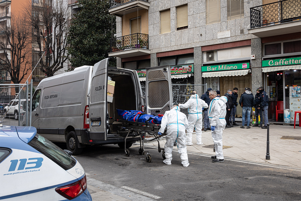Trovato il corpo senza vita di un anziano nel suo appartamento, indagini in corso