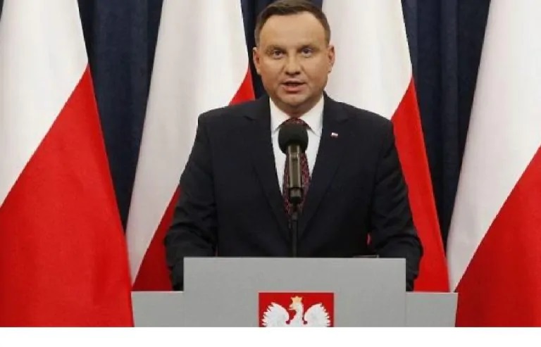 Il presidente della Polonia apre il suo territorio alle armi nucleari: "Pronti ad accoglierle"