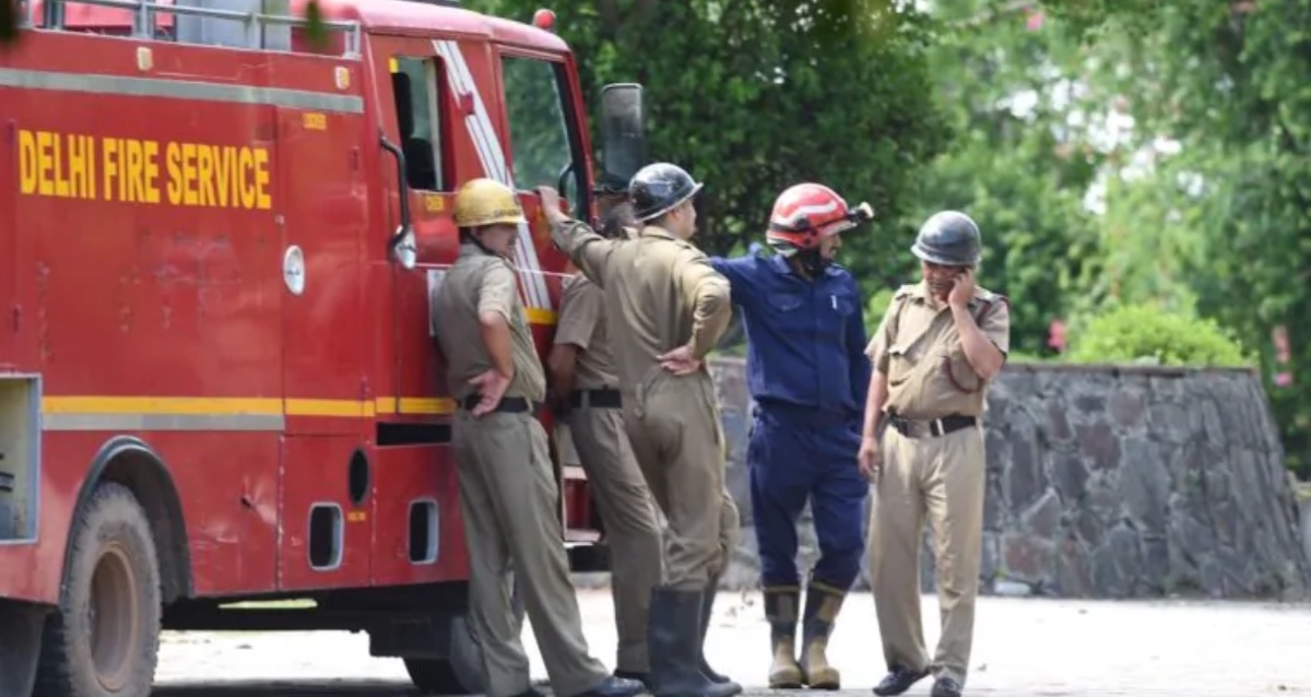India, bimbo in un pozzo: soccorsi al lavoro per recuperarlo