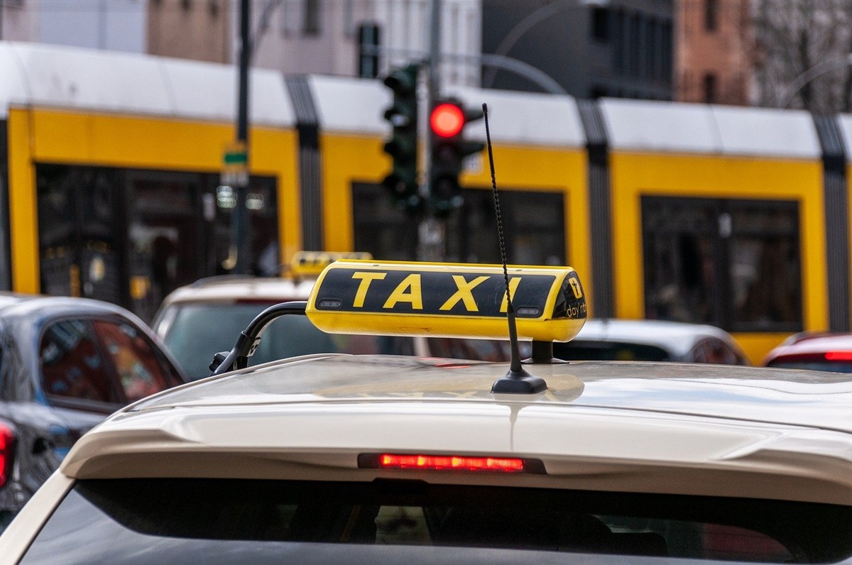 Taxi a Milano, la decisione del Tar: "Il comune potrà assegnare 450 licenze"