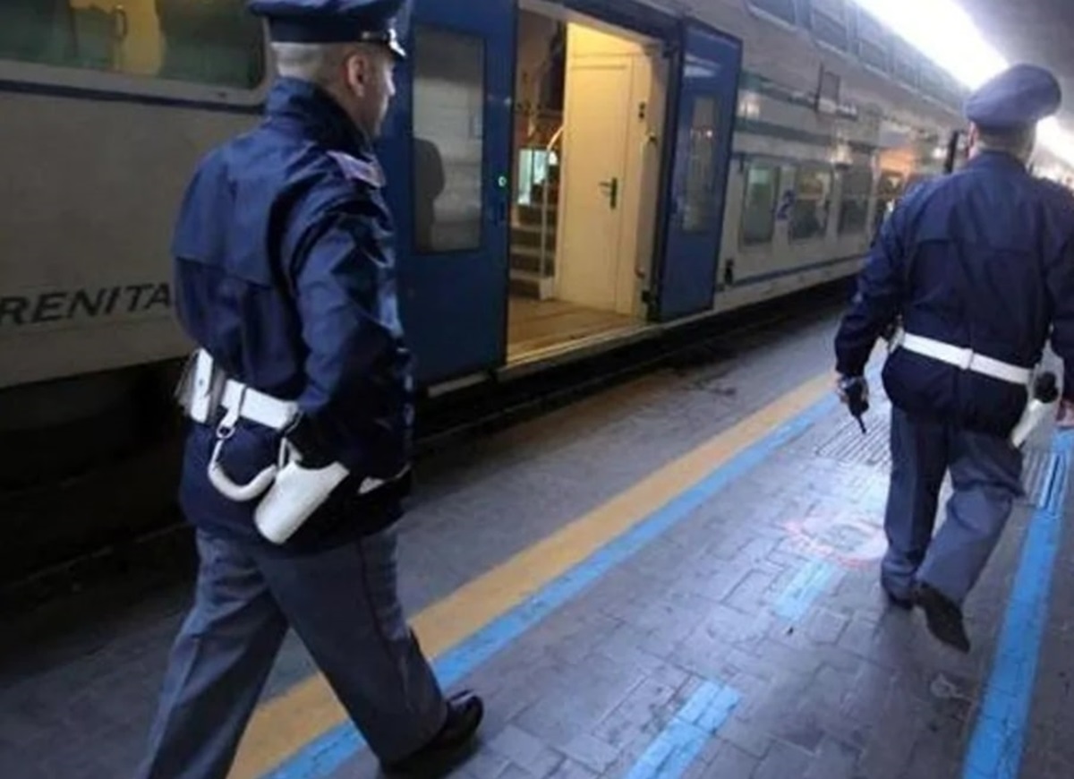 Donna ferita dall'ex armato di coltello: Polfer interviene e lo blocca