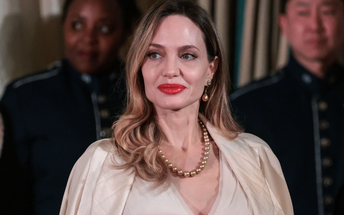 Angelina Jolie accusa Brad Pitt: "Mi dissangua economicamente"