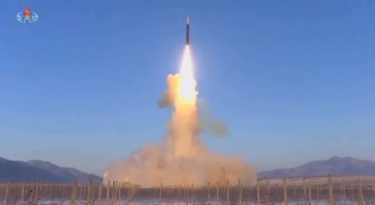 La Corea del Sud avverte: Corea del Nord lancia con successo il primo missile ipersonico