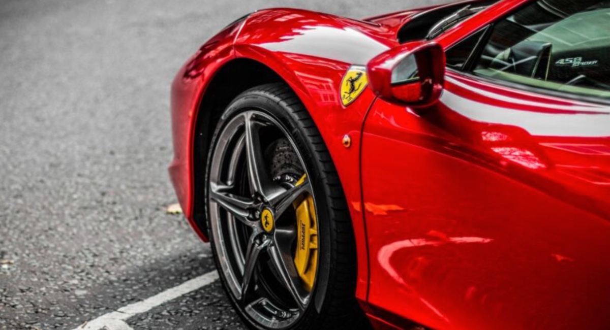 Ferrari si schianta a 200 km/h: a chi era intestata