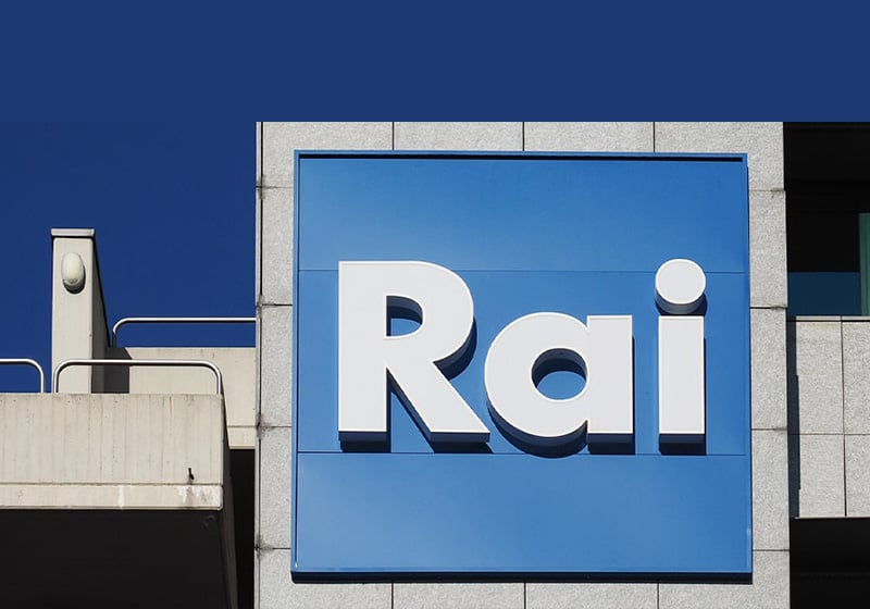 "Senza contratto Rai", cosa sta succedendo al noto conduttore televisivo? Il caso fa discutere
