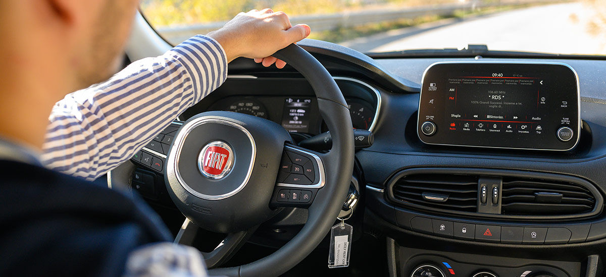Come noleggiare­ un'automobile ed evitare­ di pagare troppo: Strategie private­ dei conducenti